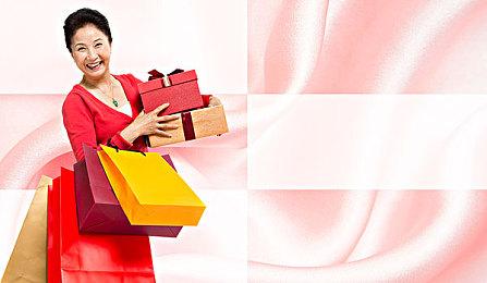 《生化4重制版》典藏版开箱 手持霰弹枪的里昂雕像